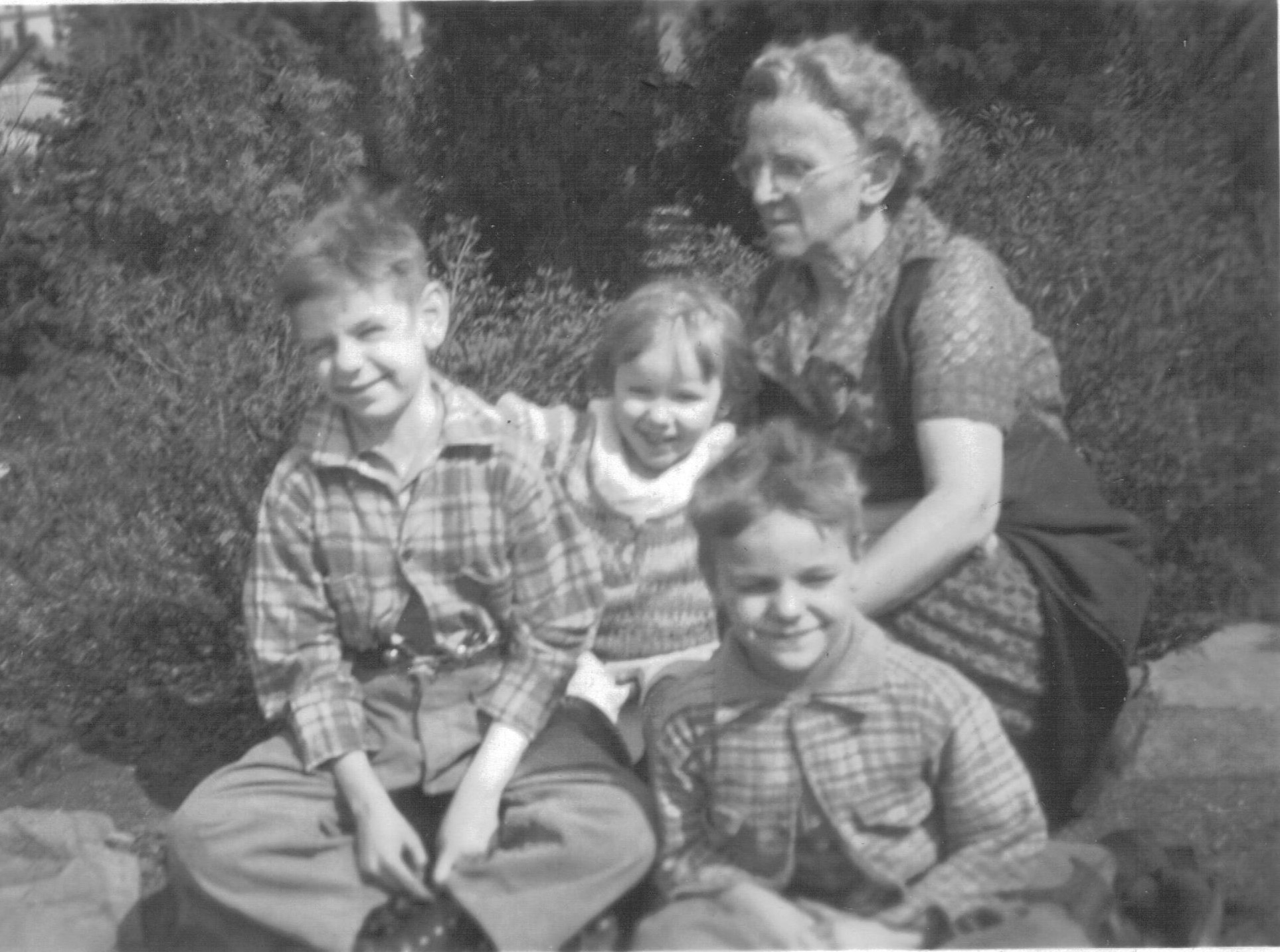 Ida and 3 grandchildren sitting on the grass